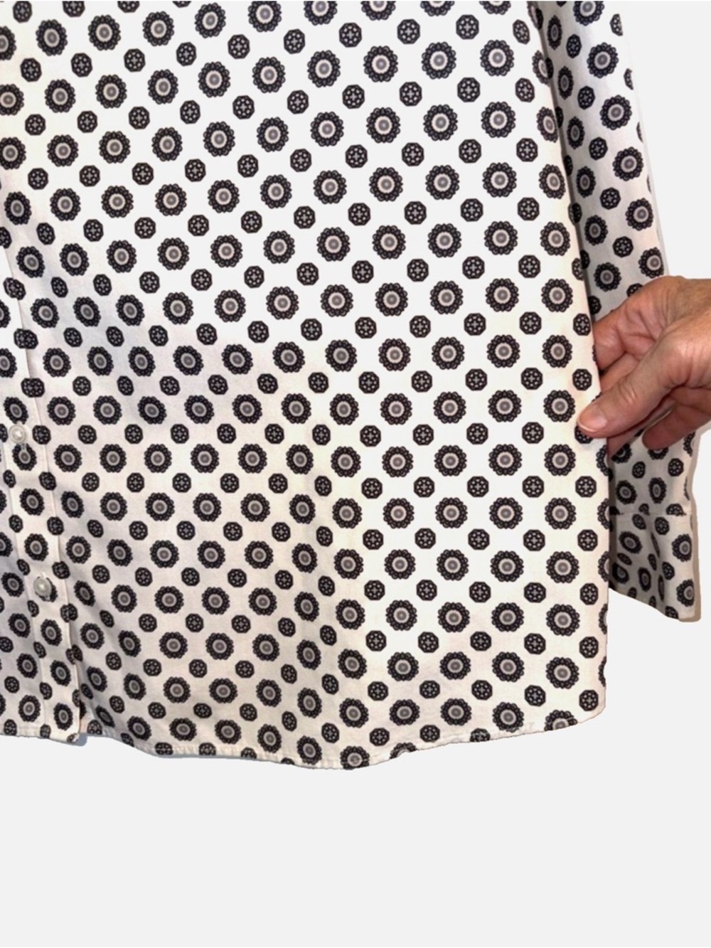 Lands’ End No Iron Button Front Shirt Women’s 18 Black White Geometric - Picture 6 of 14